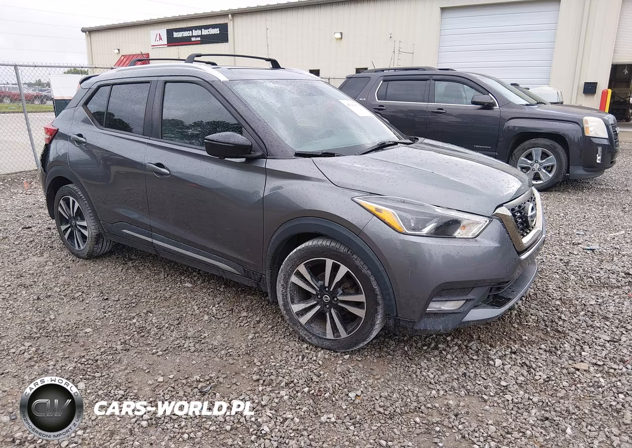 2019 Nissan Kicks Sr VIN:3N1CP5CU8KL564055 - 1