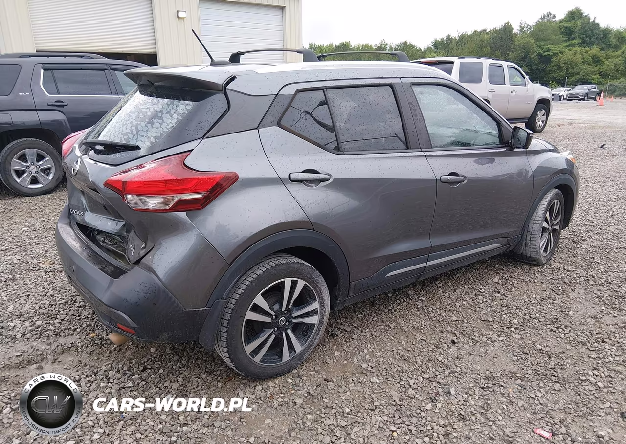 2019 Nissan Kicks Sr VIN:3N1CP5CU8KL564055 - 4