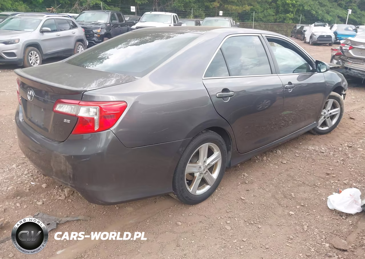 2014 Toyota Camry Se VIN:4T1BF1FK2EU335570 - 4