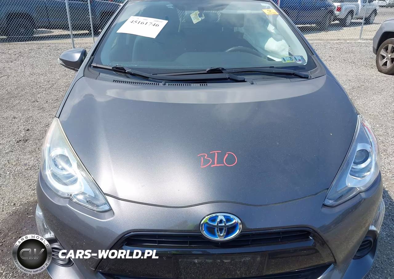 2015 Toyota Prius C Two VIN:JTDKDTB30F1114122 - 10