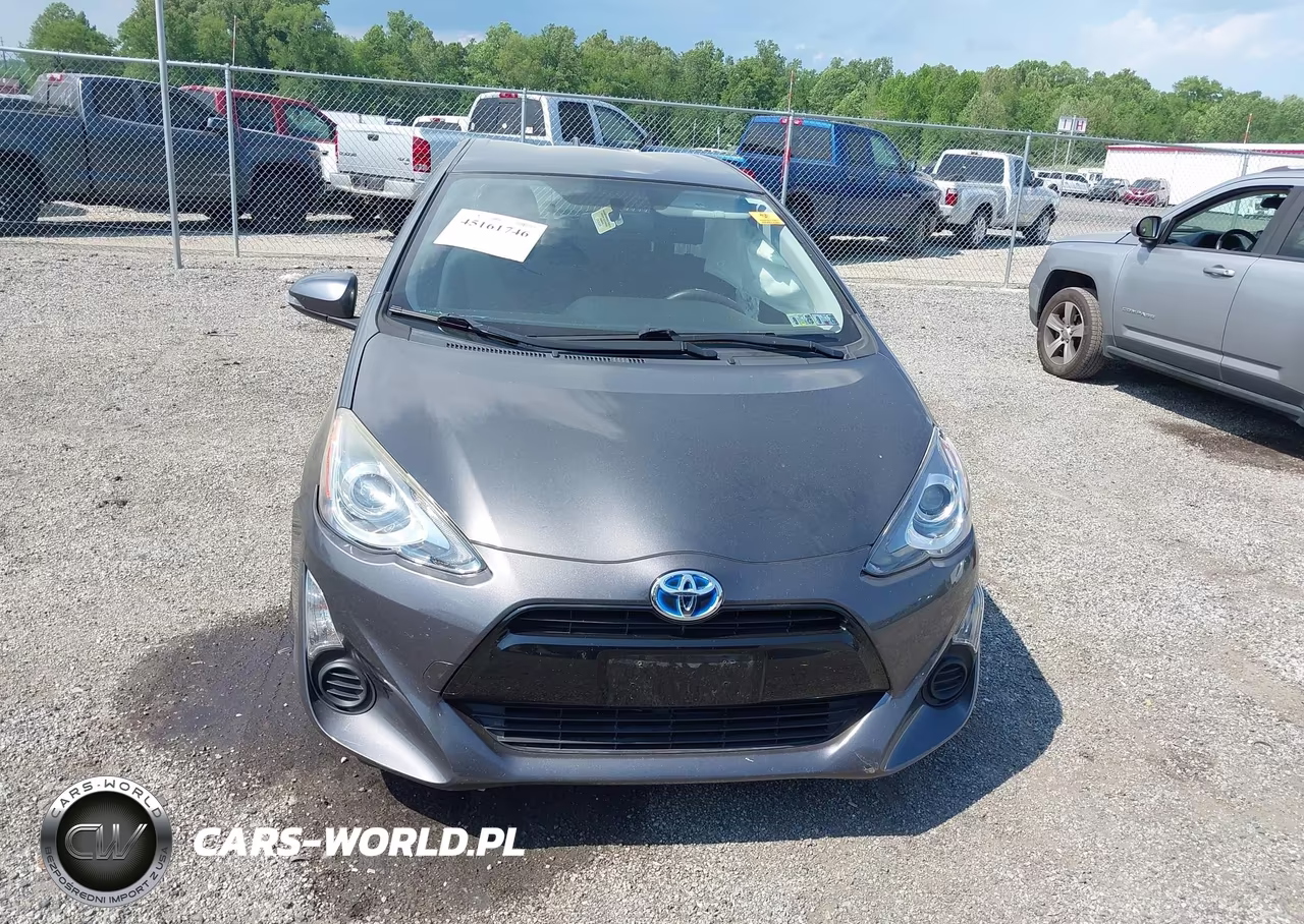 2015 Toyota Prius C Two VIN:JTDKDTB30F1114122 - 11