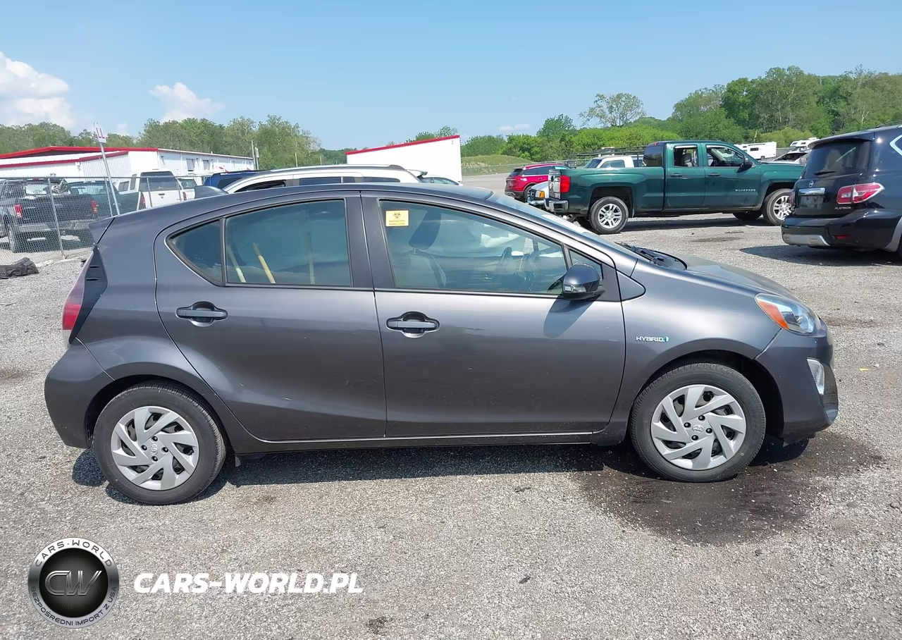 2015 Toyota Prius C Two VIN:JTDKDTB30F1114122 - 12