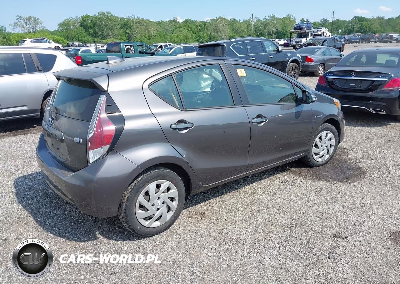 2015 Toyota Prius C Two VIN:JTDKDTB30F1114122 - 4