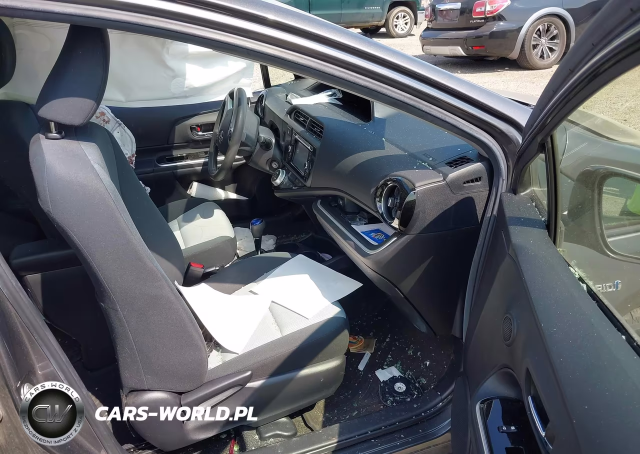 2015 Toyota Prius C Two VIN:JTDKDTB30F1114122 - 5