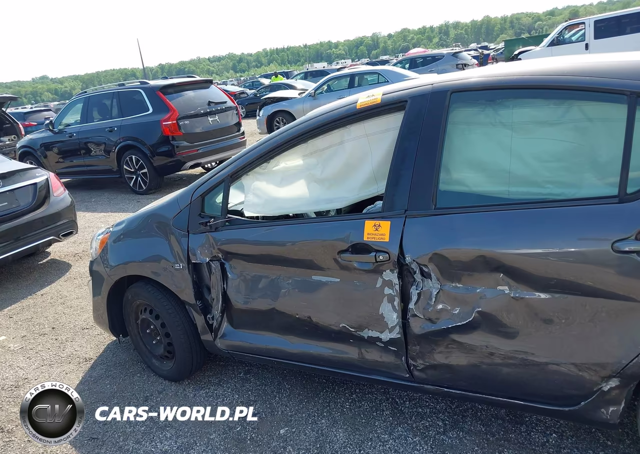 2015 Toyota Prius C Two VIN:JTDKDTB30F1114122 - 6