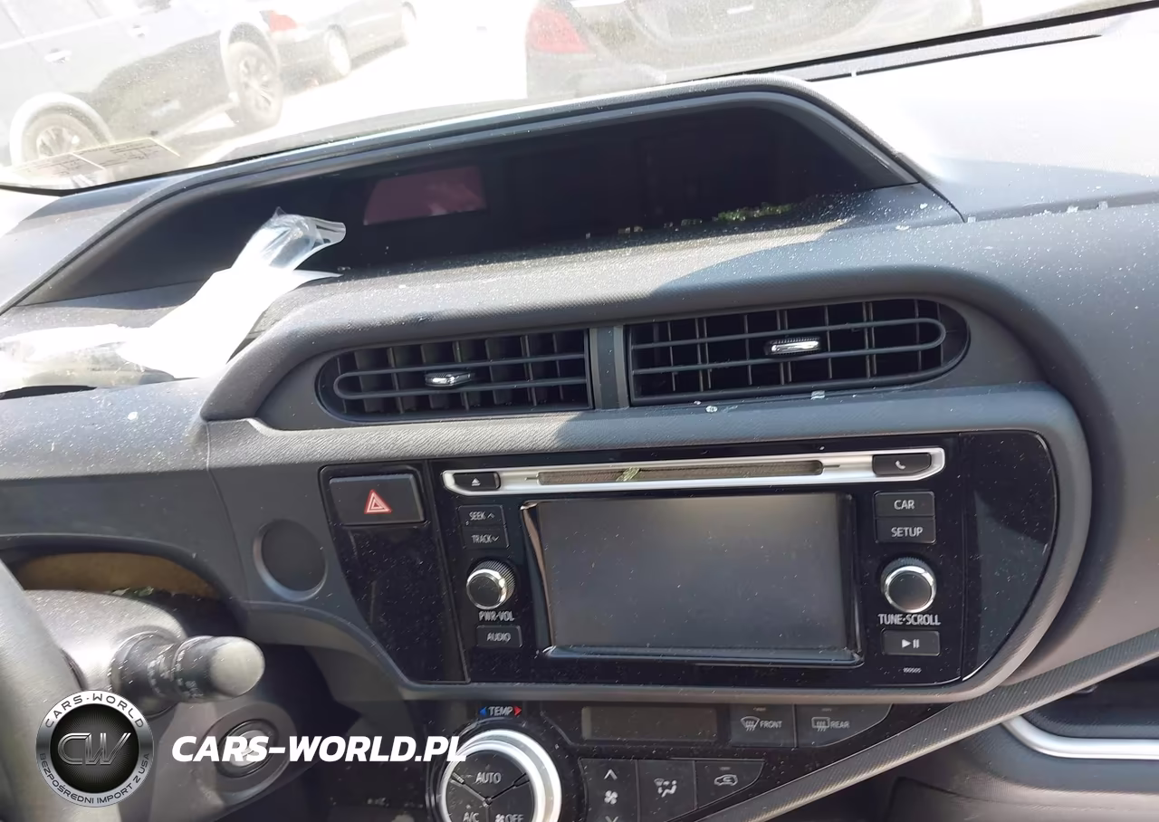 2015 Toyota Prius C Two VIN:JTDKDTB30F1114122 - 7