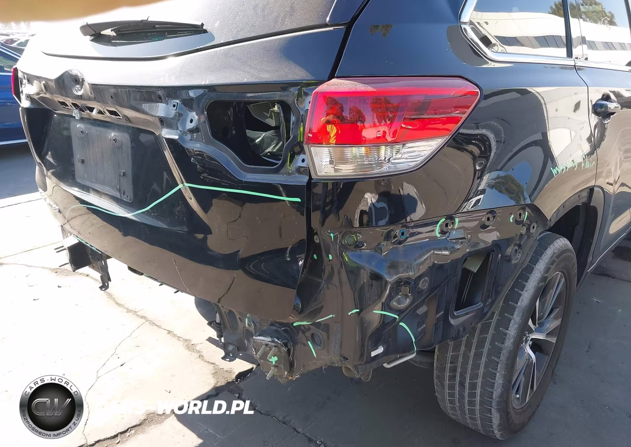 2019 Toyota Highlander Le VIN:5TDZARFH8KS054278 - 18