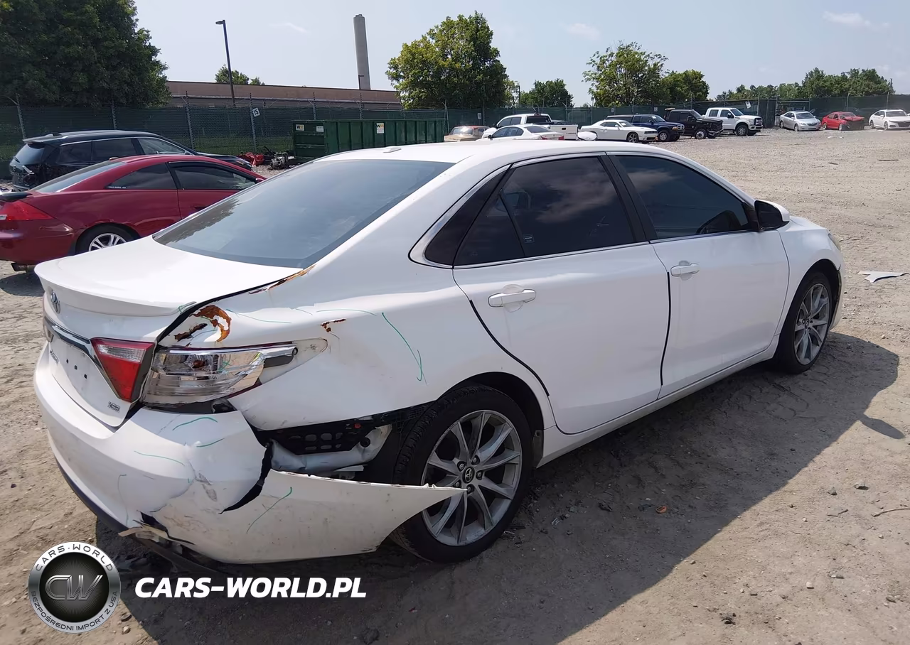 2017 Toyota Camry Xse VIN:4T1BF1FK8HU633125 - 4