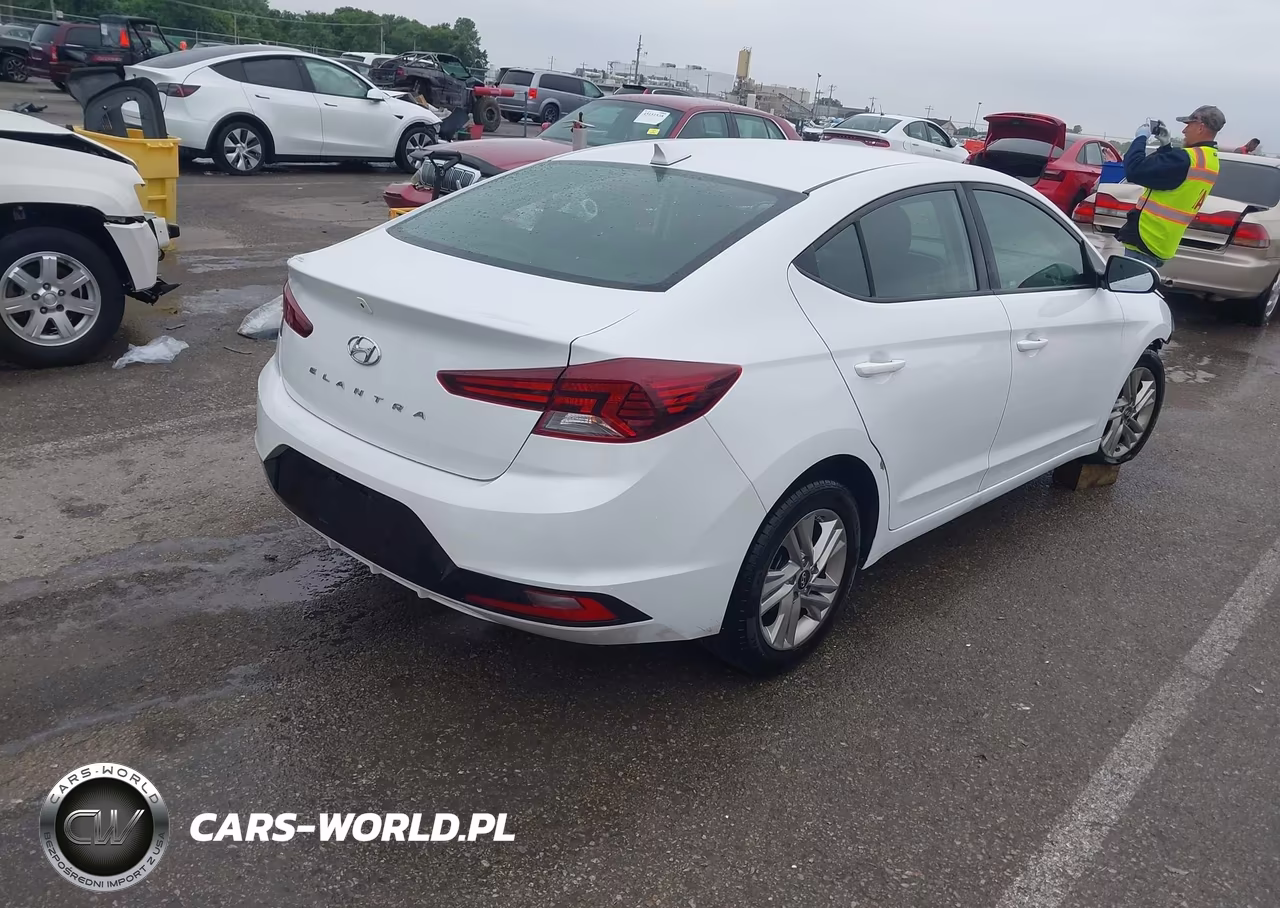2020 Hyundai Elantra Sel VIN:5NPD84LF2LH511606 - 4