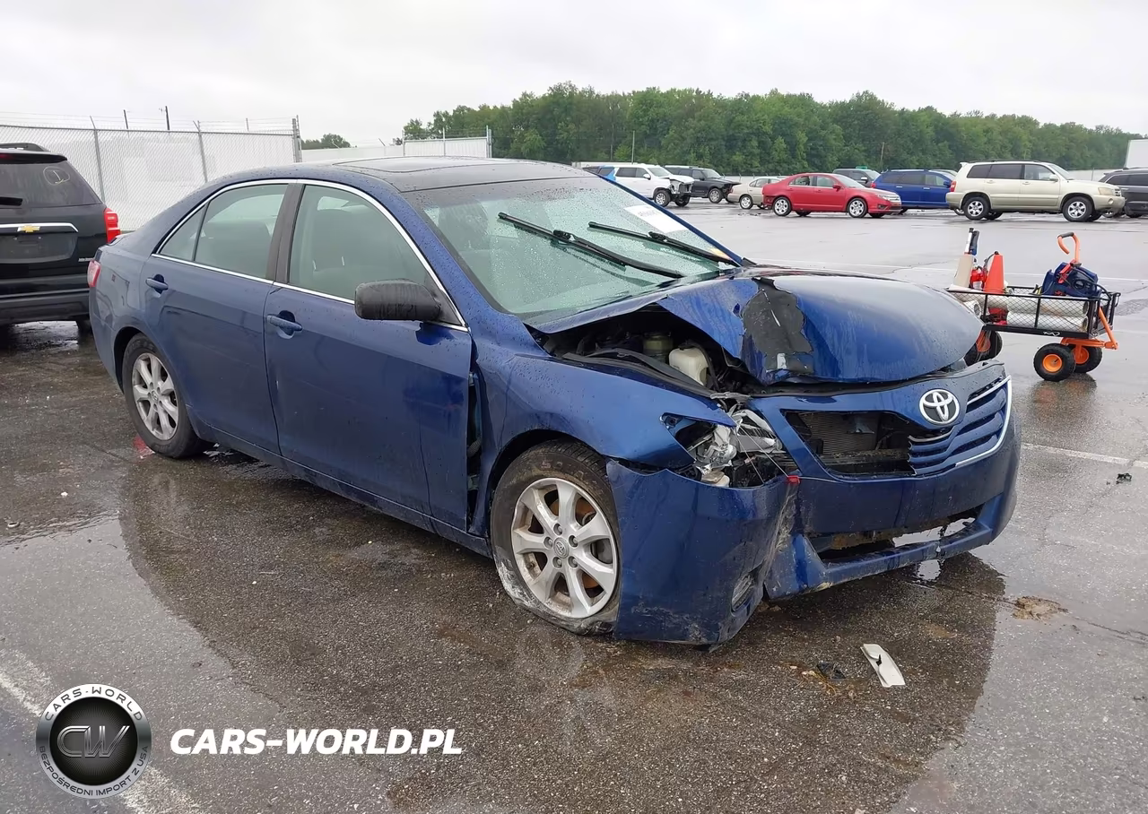 2011 Toyota Camry Le – zdjęcie 1 z 16