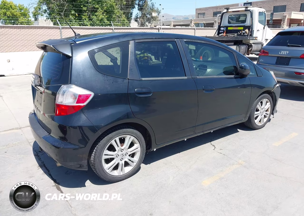 2010 Honda Fit Sport VIN:JHMGE8H42AC002515 - 4