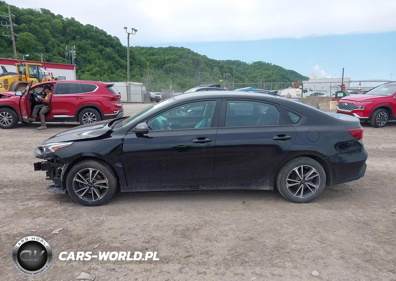 2023 Kia Forte Lxs VIN:3KPF24AD4PE530745 - 15