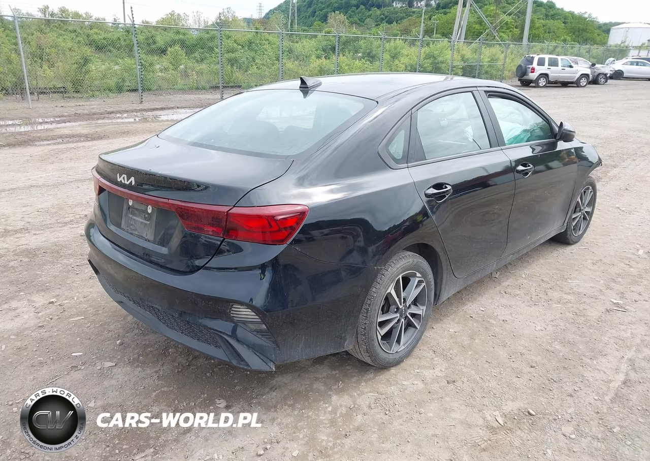 2023 Kia Forte Lxs VIN:3KPF24AD4PE530745 - 4