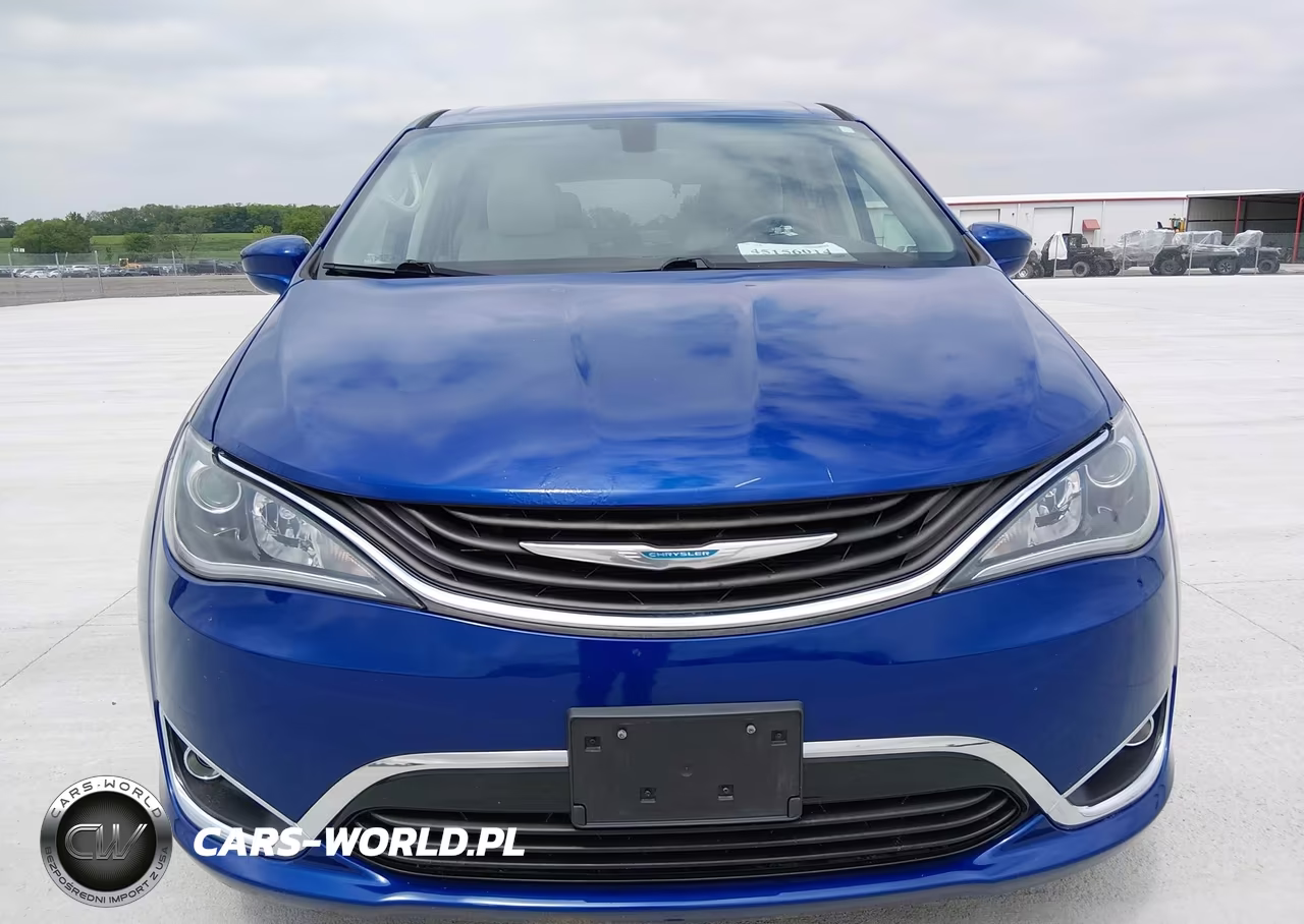 2018 Chrysler Pacifica Hybrid Touring Plus VIN:2C4RC1H72JR289718 - 13
