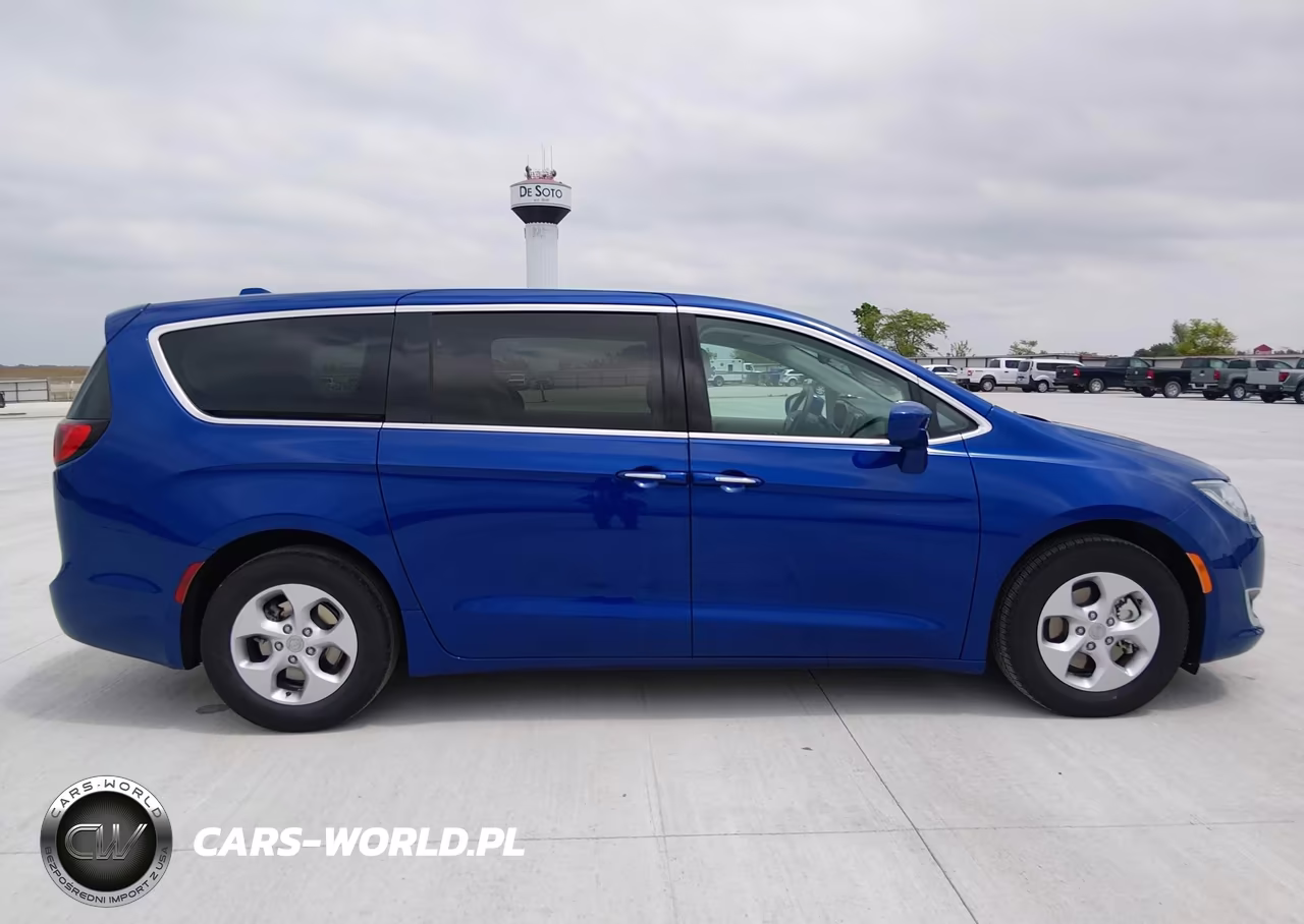 2018 Chrysler Pacifica Hybrid Touring Plus VIN:2C4RC1H72JR289718 - 14