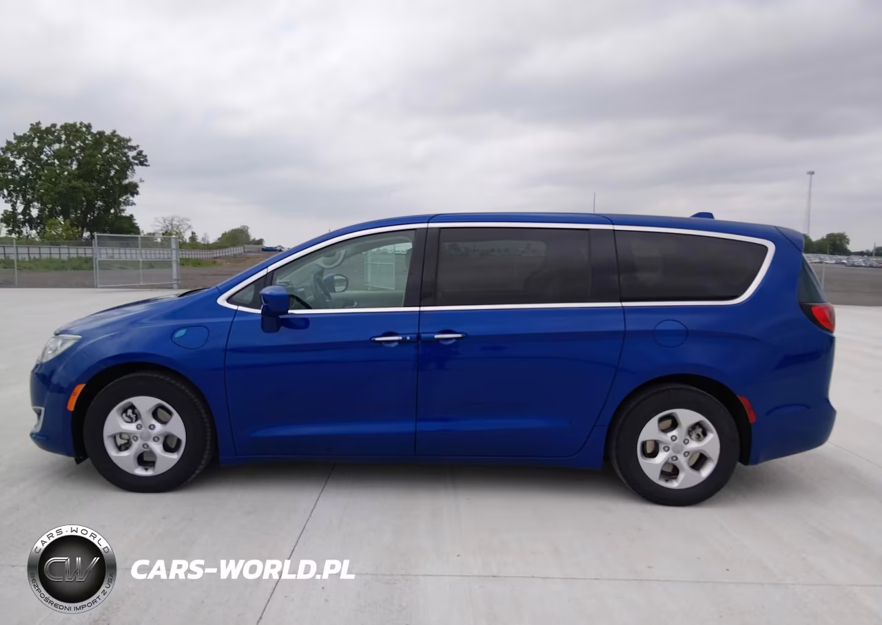 2018 Chrysler Pacifica Hybrid Touring Plus VIN:2C4RC1H72JR289718 - 15