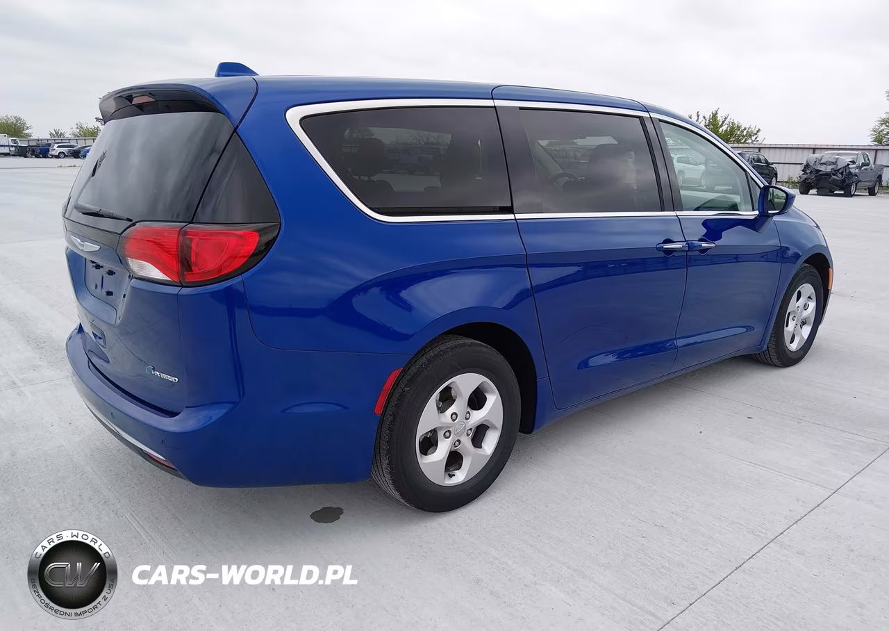 2018 Chrysler Pacifica Hybrid Touring Plus VIN:2C4RC1H72JR289718 - 2