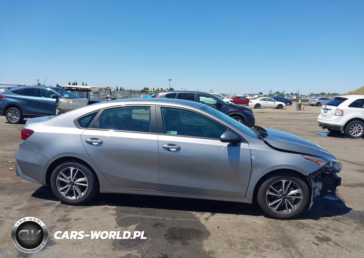 2023 Kia Forte Lxs VIN:3KPF24AD1PE542061 - 13