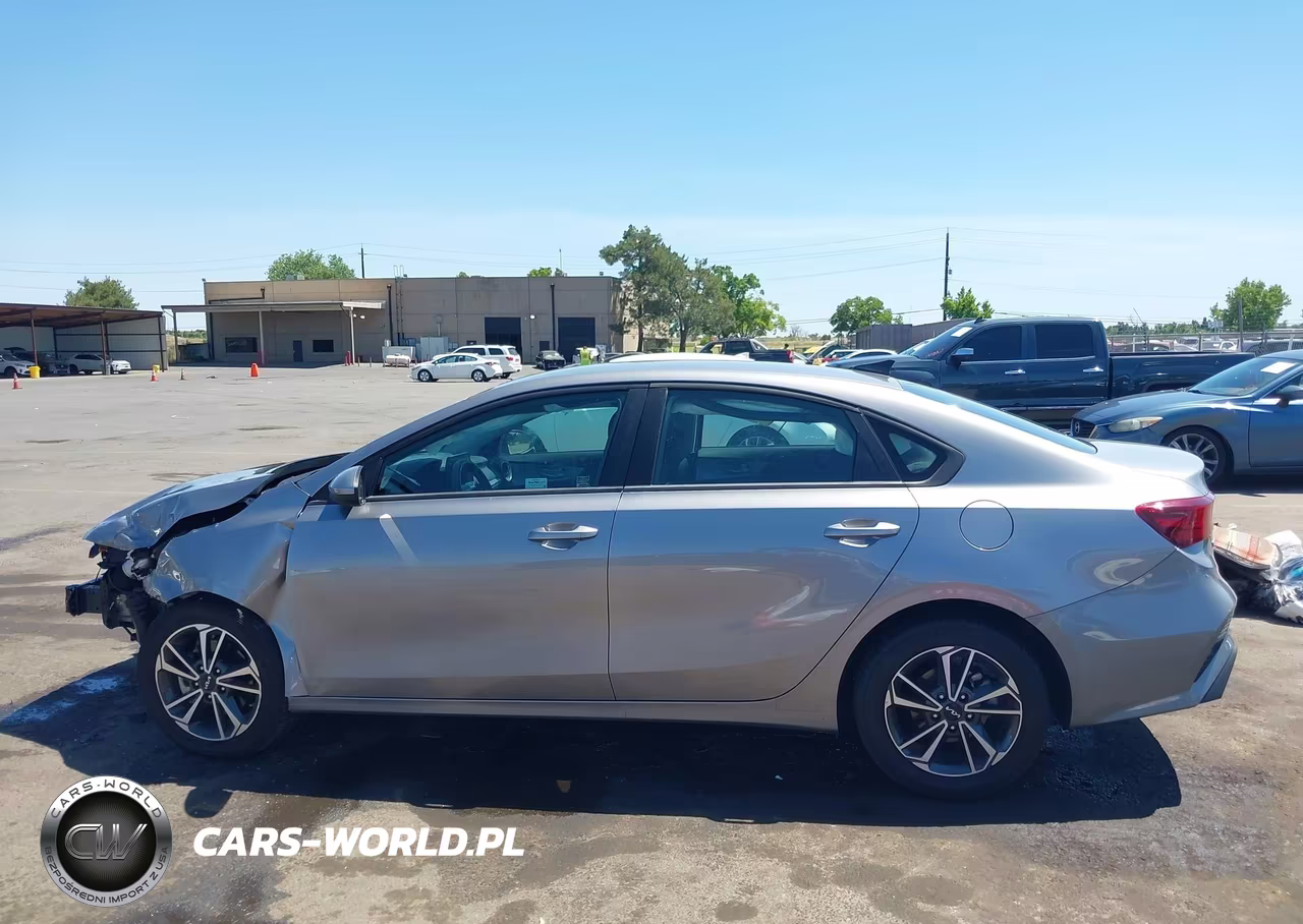 2023 Kia Forte Lxs VIN:3KPF24AD1PE542061 - 14