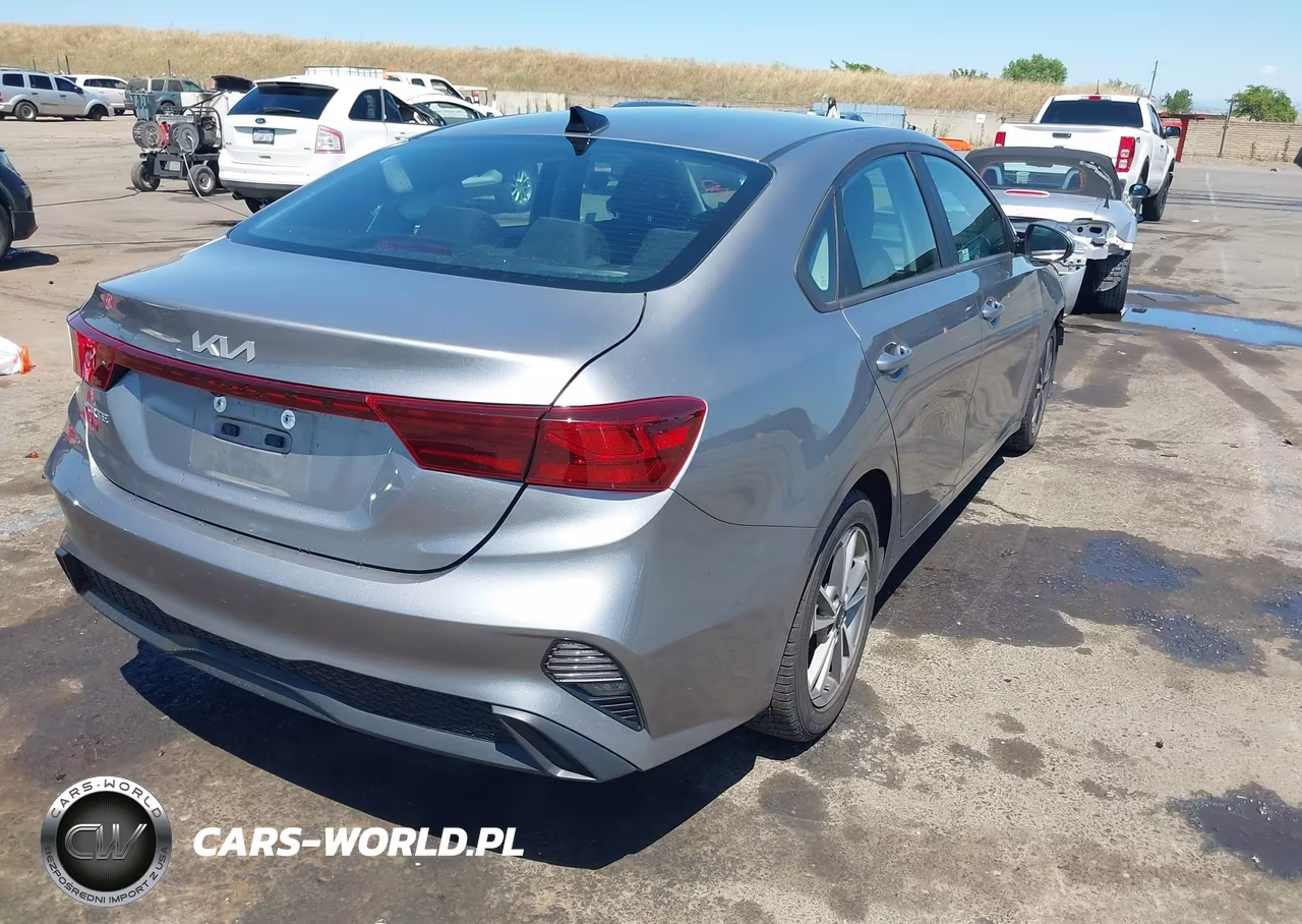 2023 Kia Forte Lxs VIN:3KPF24AD1PE542061 - 4