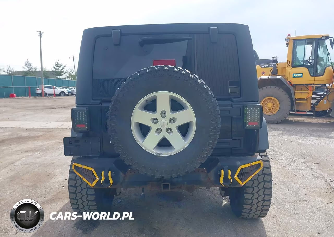 2015 Jeep Wrangler Unlimited Sport VIN:1C4HJWDG8FL761229 - 16