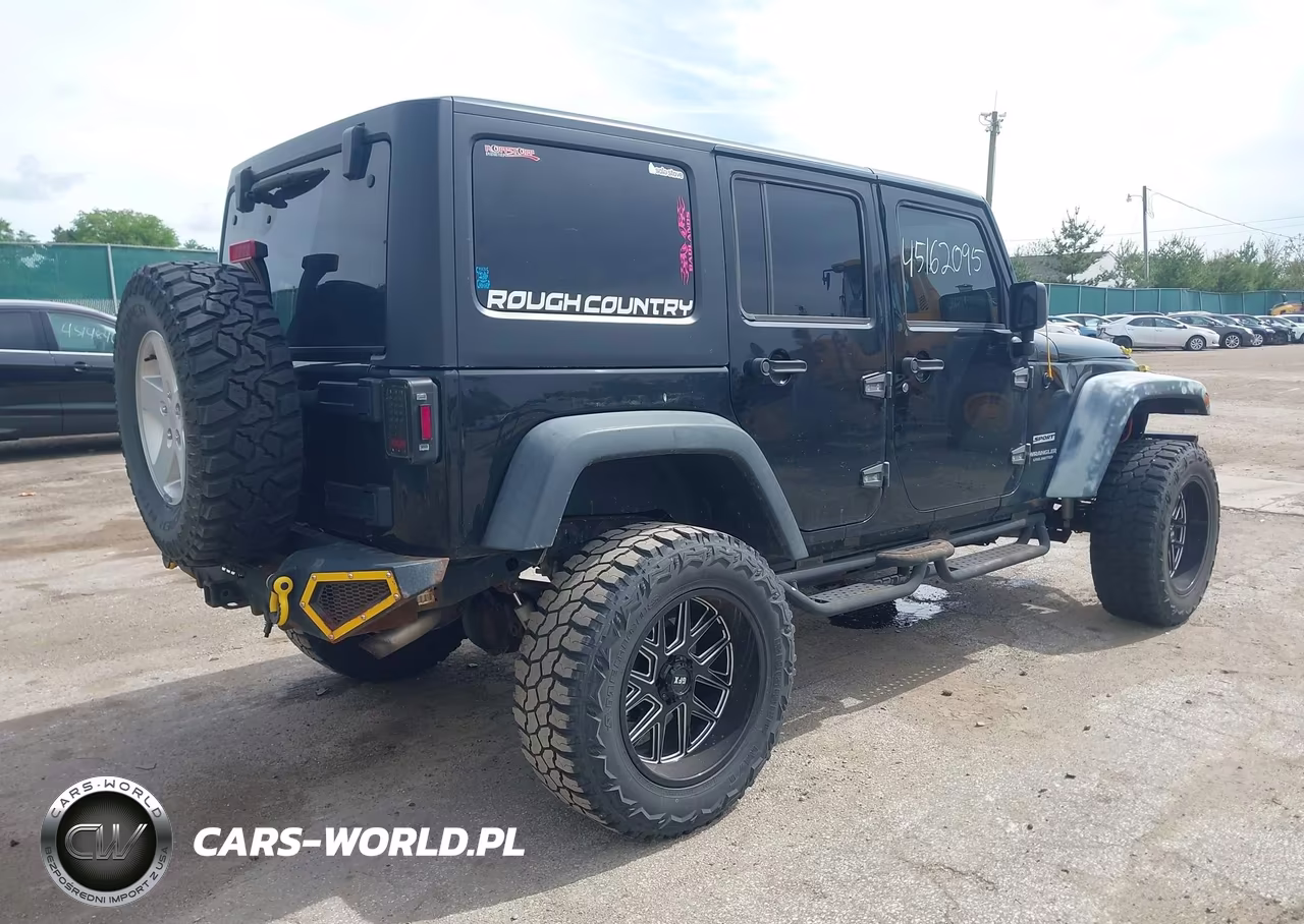 2015 Jeep Wrangler Unlimited Sport VIN:1C4HJWDG8FL761229 - 4