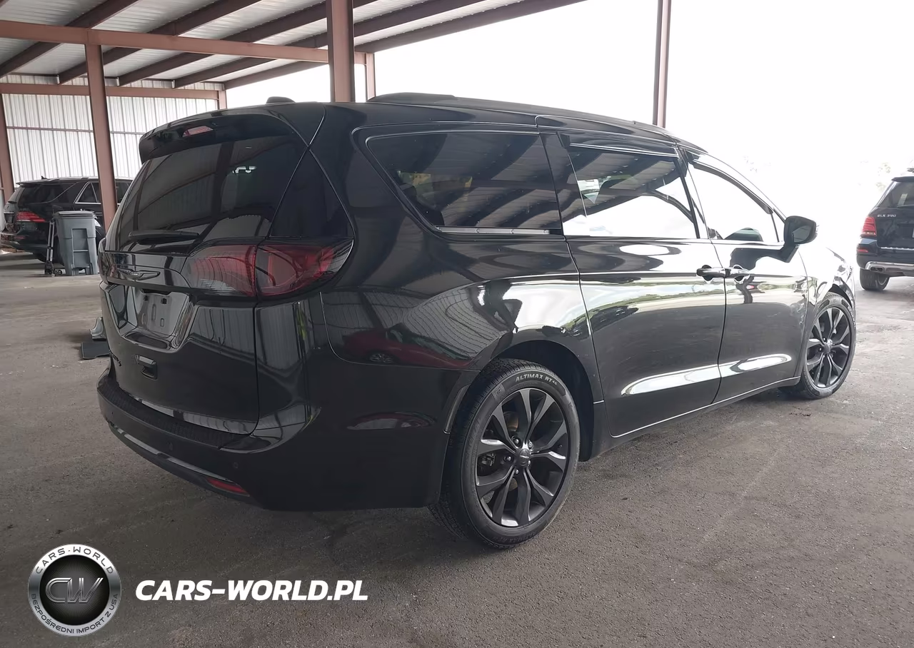 2019 Chrysler Pacifica Touring L VIN:2C4RC1BG4KR507538 - 4