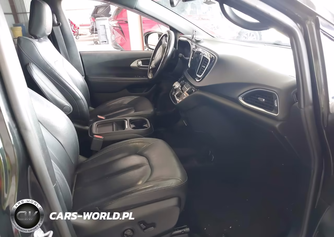 2019 Chrysler Pacifica Touring L VIN:2C4RC1BG4KR507538 - 5