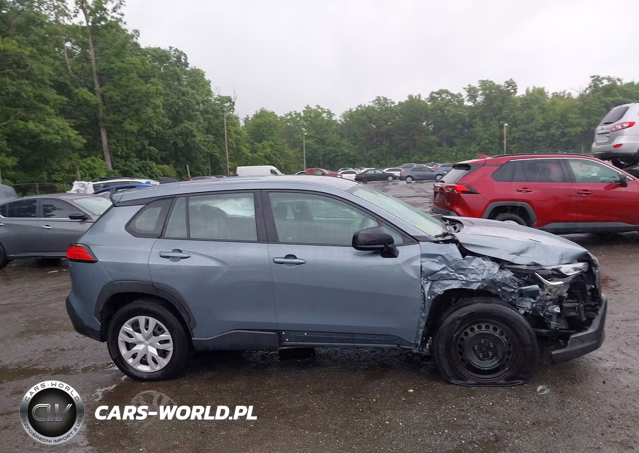 2022 Toyota Corolla Cross L VIN:7MUAAABG5NV009904 - 13