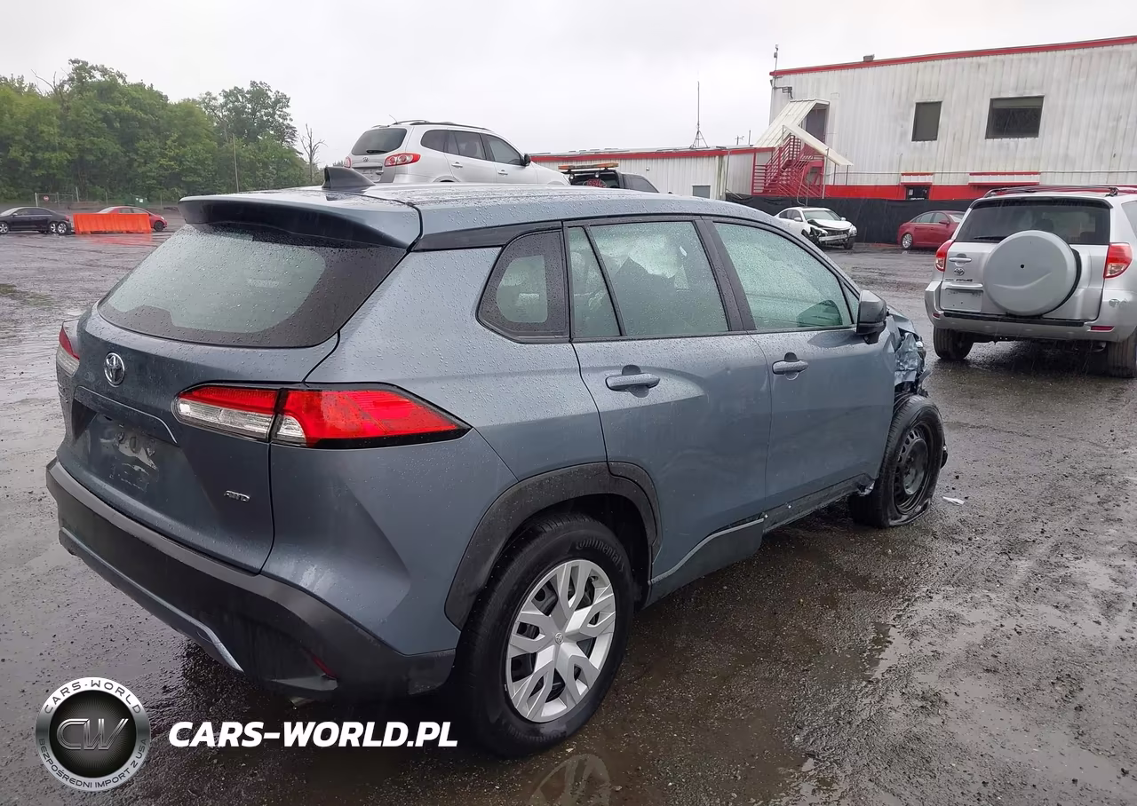 2022 Toyota Corolla Cross L VIN:7MUAAABG5NV009904 - 4