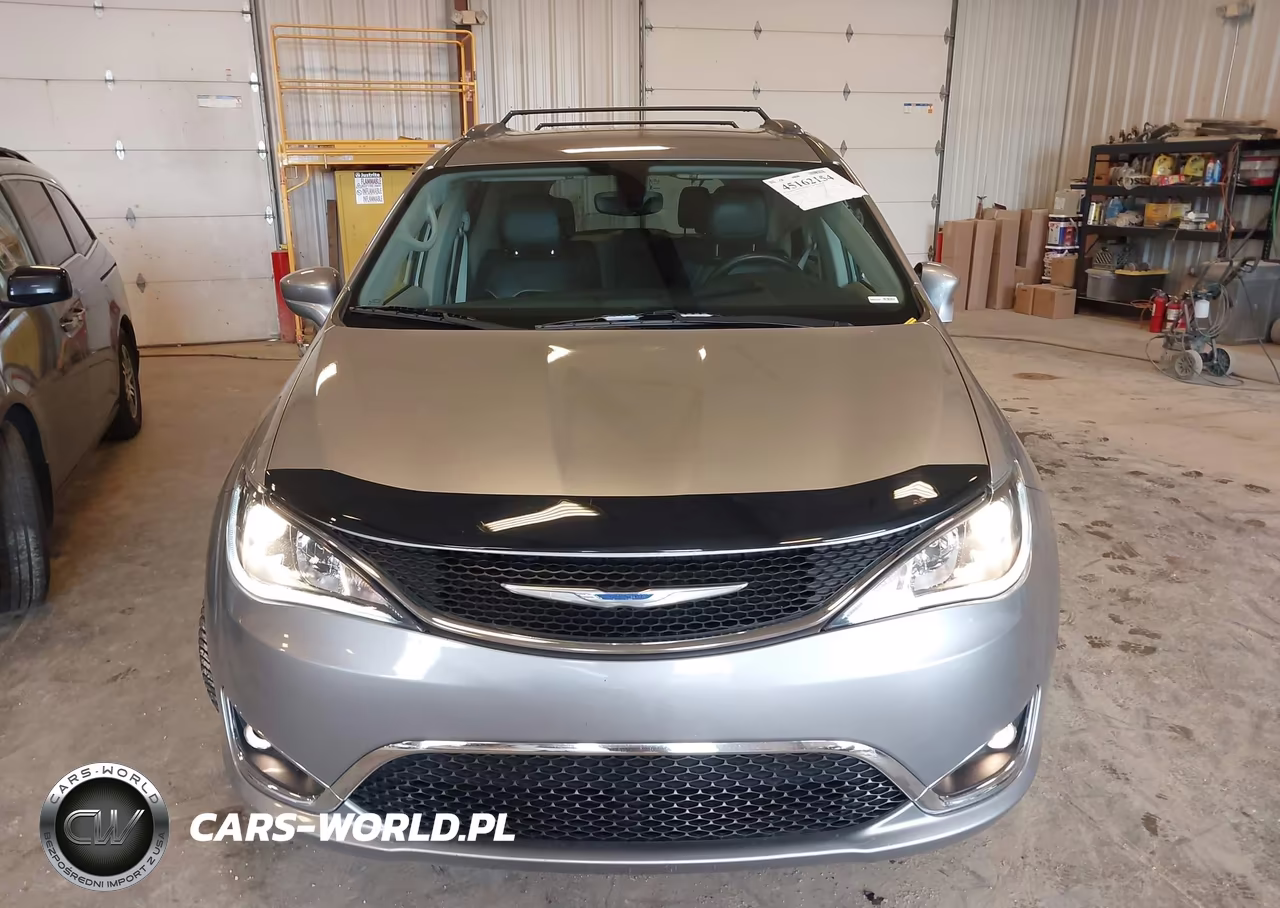 2018 Chrysler Pacifica Touring L VIN:2C4RC1BG4JR287784 - 12