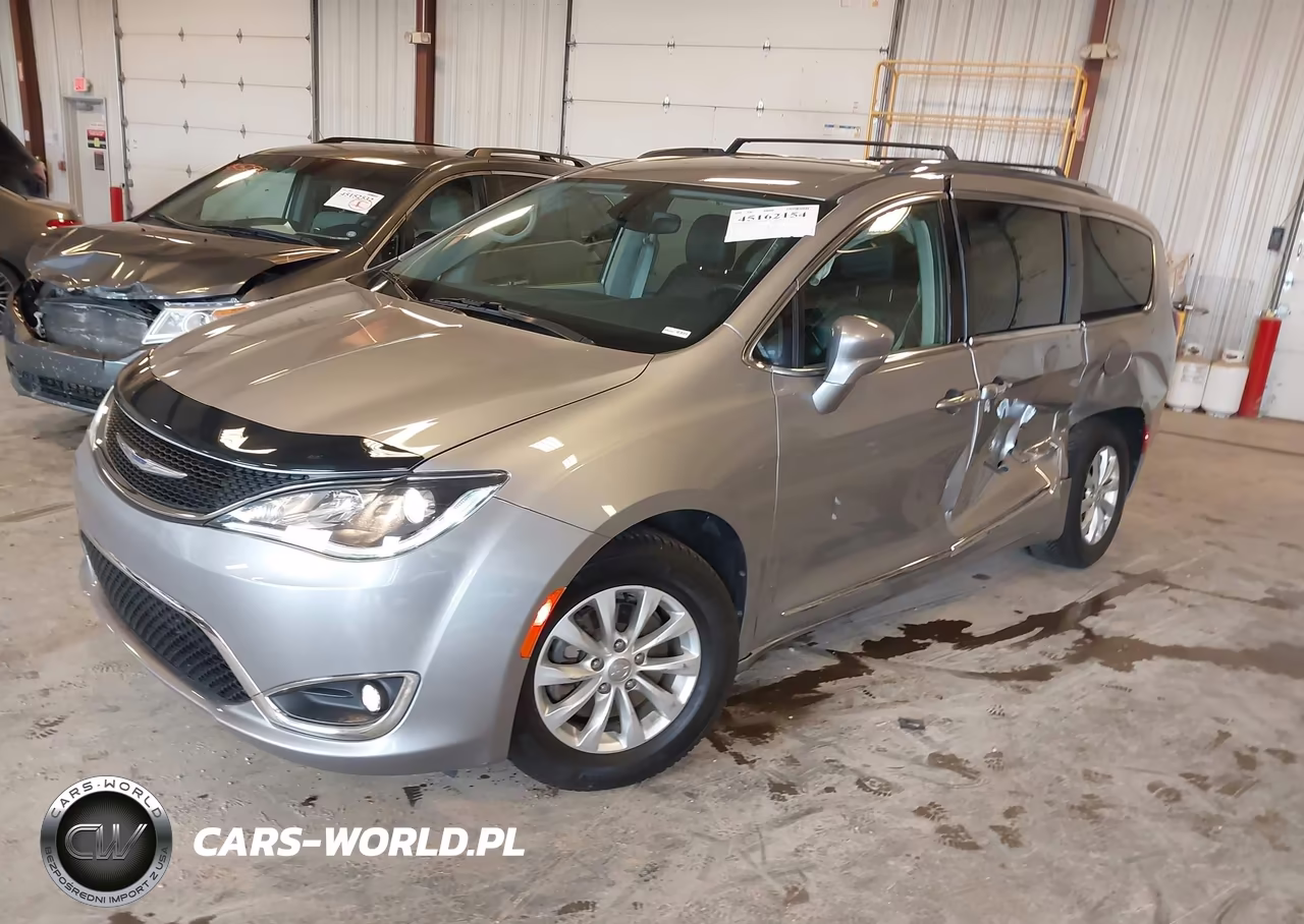 2018 Chrysler Pacifica Touring L VIN:2C4RC1BG4JR287784 - 2