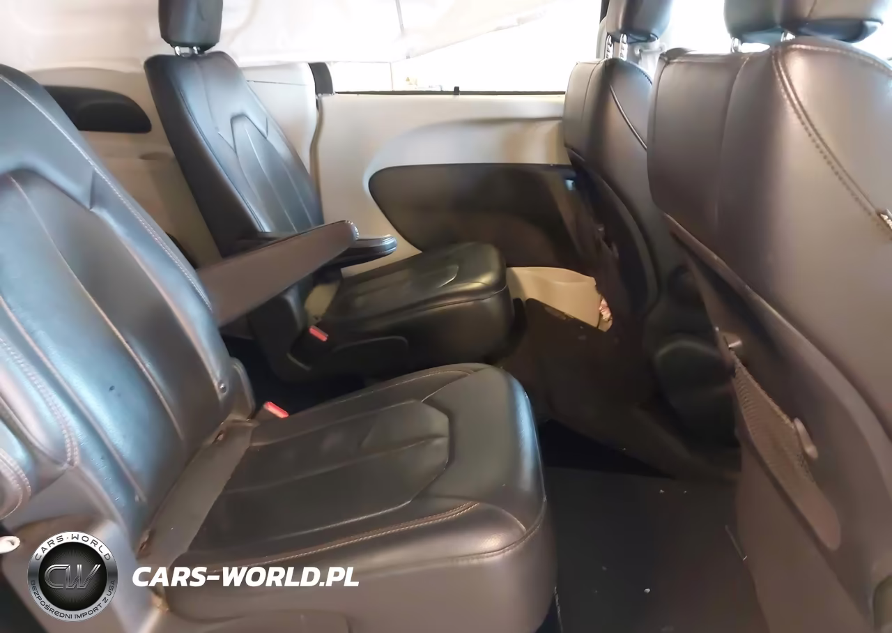 2018 Chrysler Pacifica Touring L VIN:2C4RC1BG4JR287784 - 8