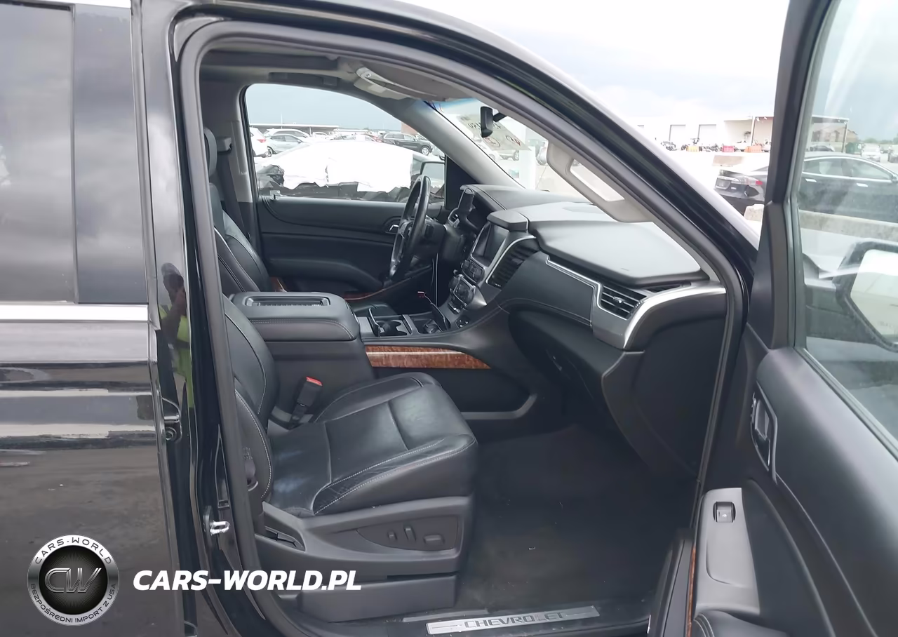 2017 Chevrolet Suburban Premier VIN:1GNSKJKC0HR121609 - 5