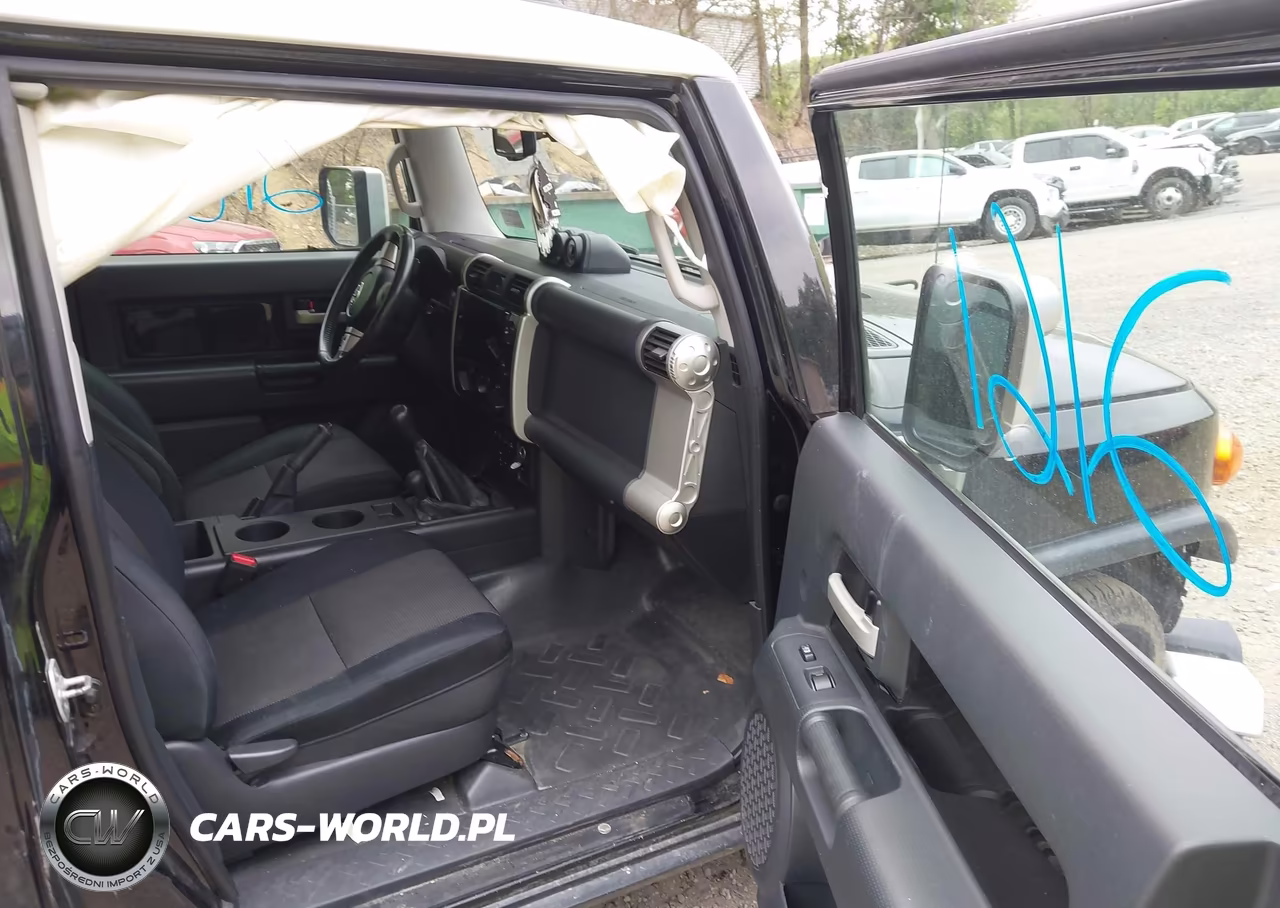 2010 Toyota Fj Cruiser VIN:JTEBU4BF8AK072748 - 5