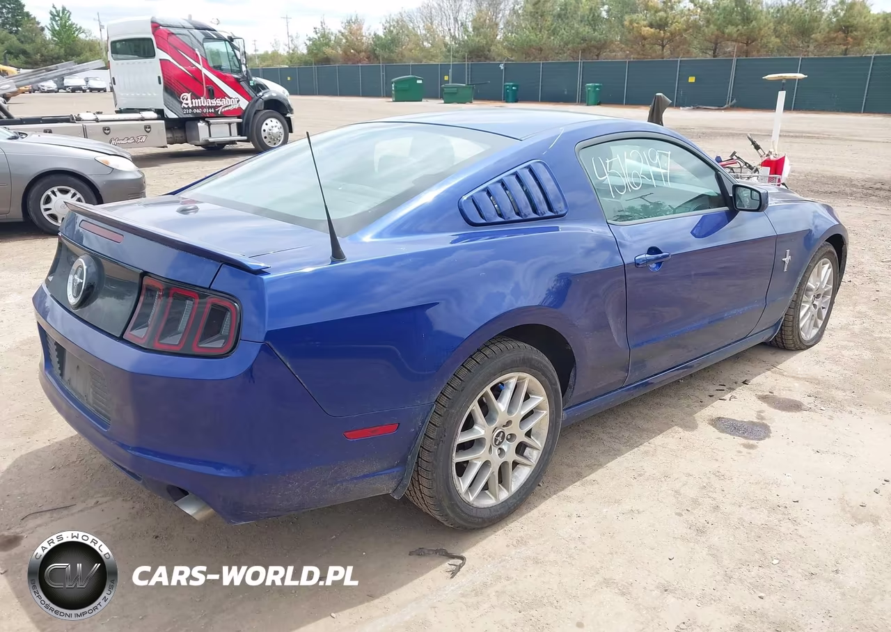 2014 Ford Mustang V6 Premium VIN:1ZVBP8AM7E5246314 - 4