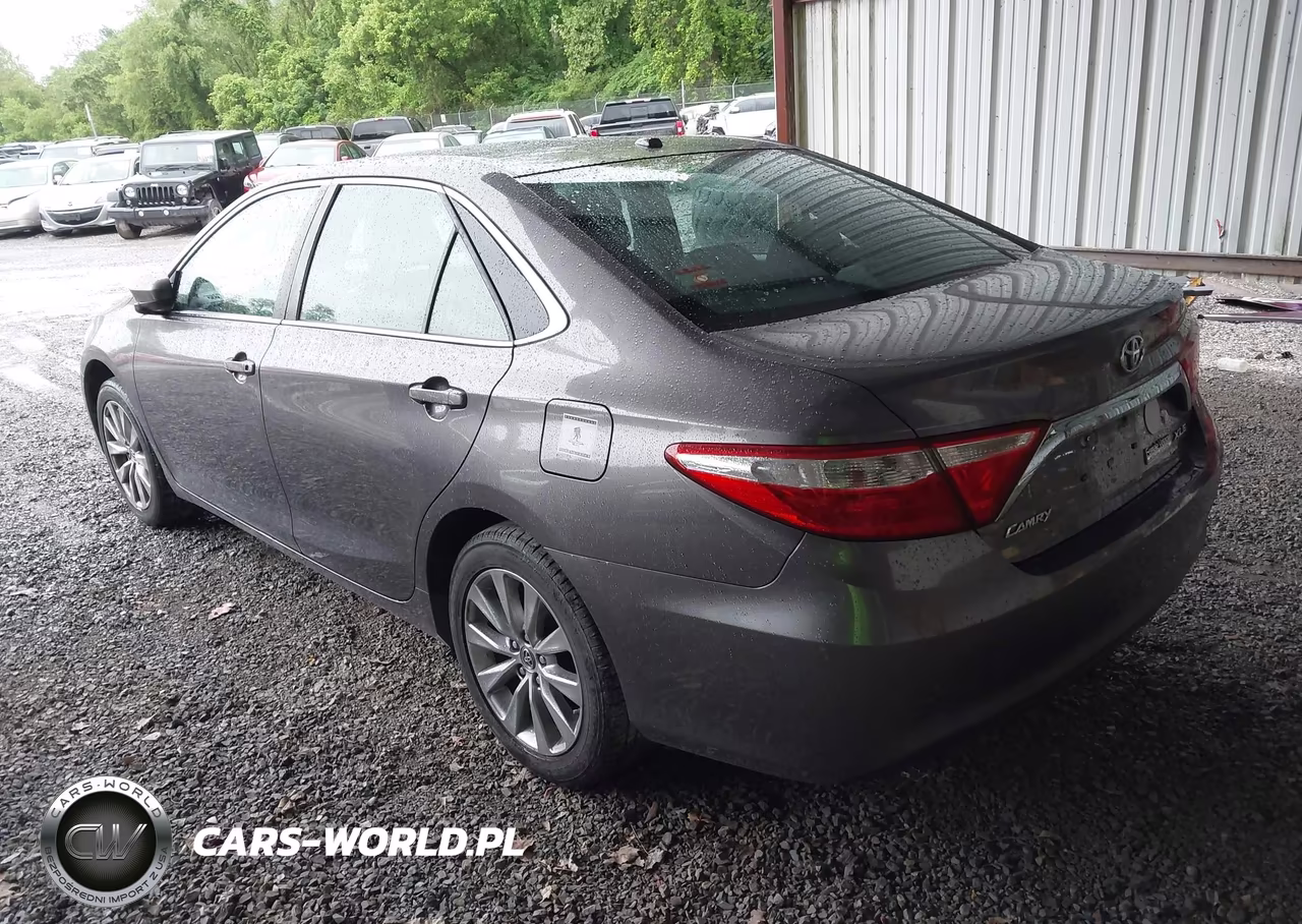 2016 Toyota Camry Xle VIN:4T4BF1FK9GR520983 - 3