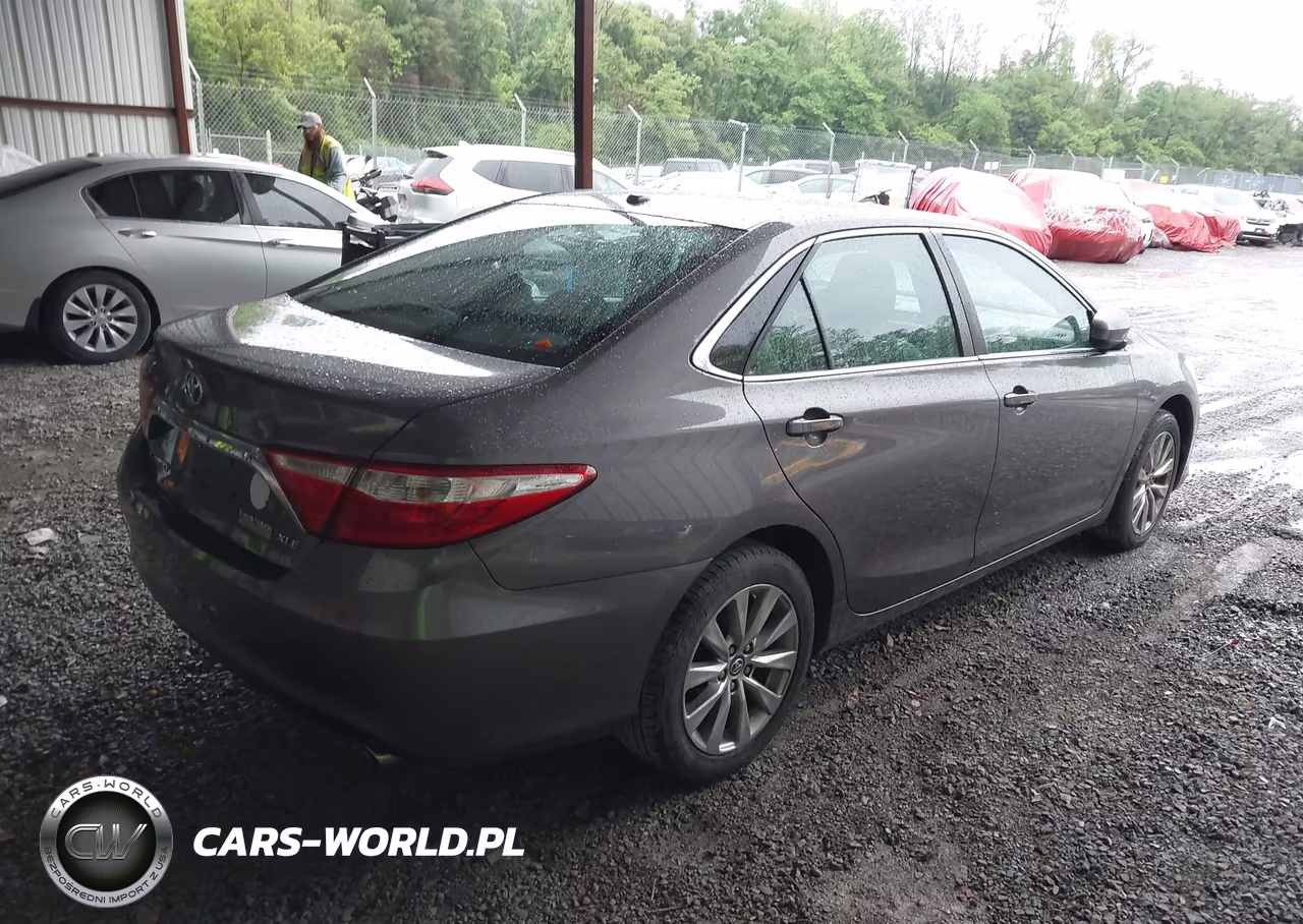 2016 Toyota Camry Xle VIN:4T4BF1FK9GR520983 - 4