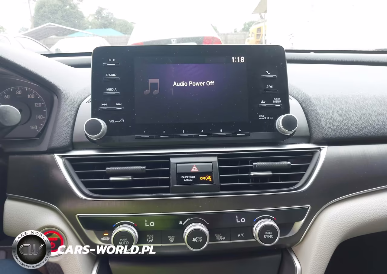 2018 Honda Accord Hybrid VIN:1HGCV3F17JA000882 - 18
