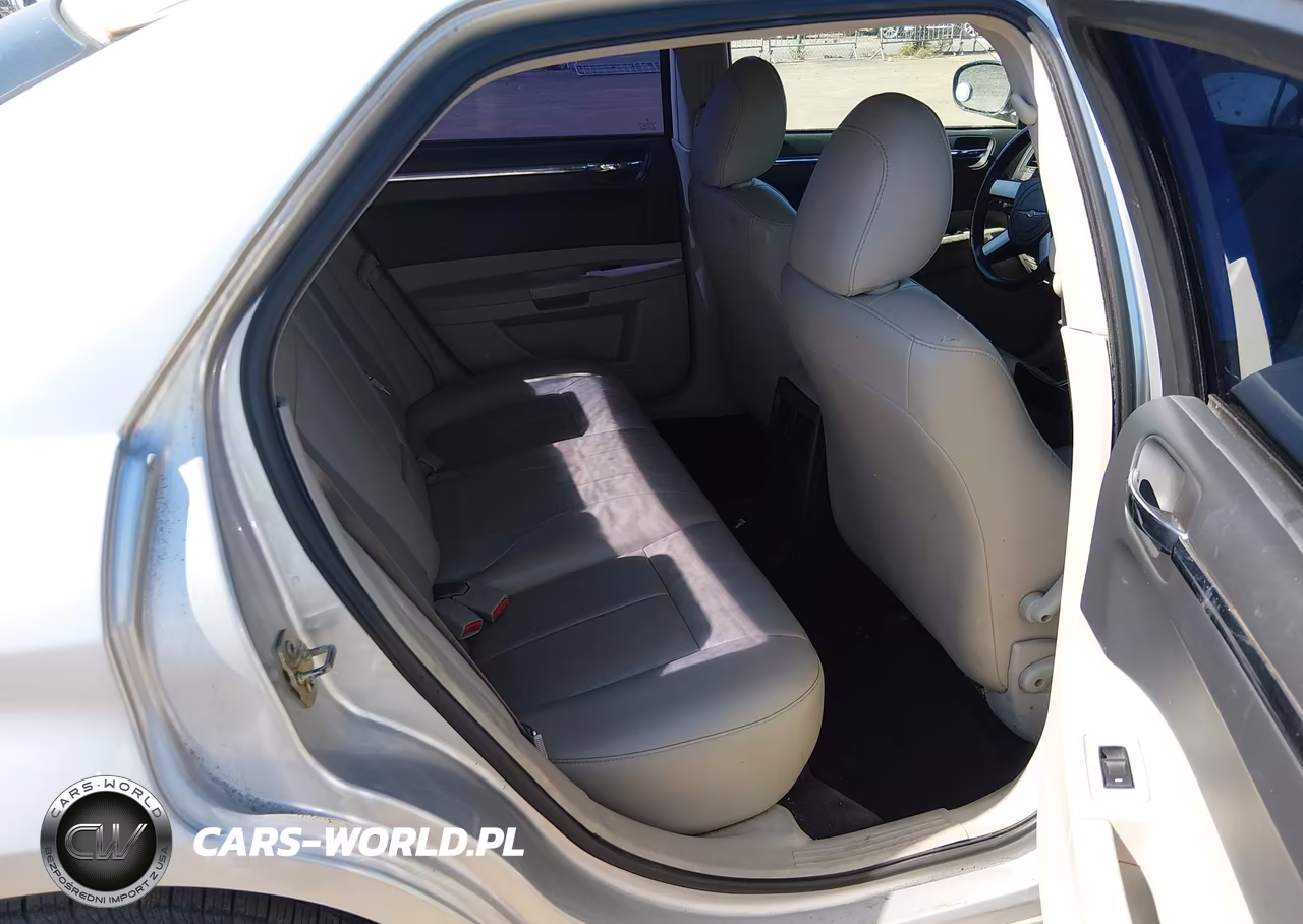 2006 Chrysler 300 Touring VIN:2C3KA53GX6H405593 - 8