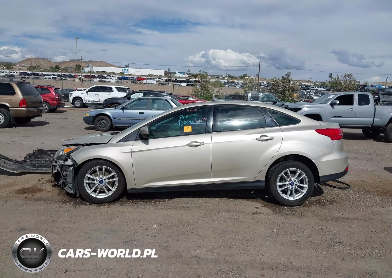 2018 Ford Focus Se VIN:1FADP3F27JL217641 - 14