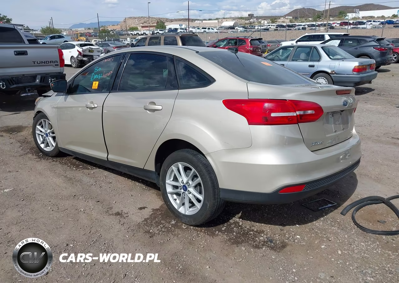 2018 Ford Focus Se VIN:1FADP3F27JL217641 - 3