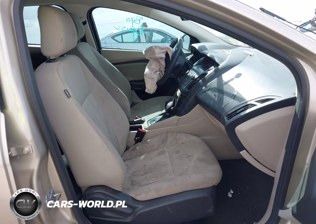 2018 Ford Focus Se VIN:1FADP3F27JL217641 - 5