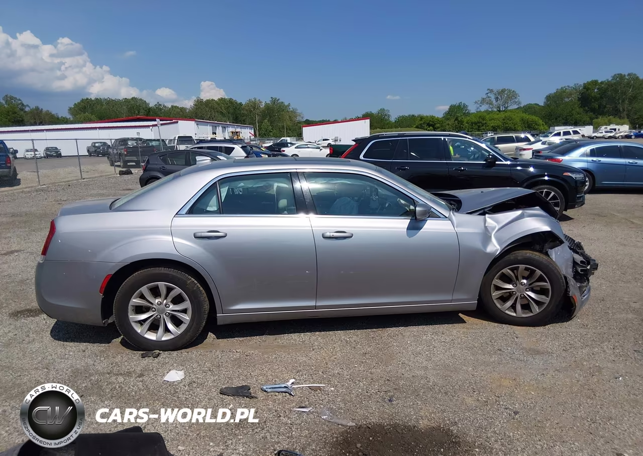2015 Chrysler 300 Limited VIN:2C3CCAAG4FH893806 - 13