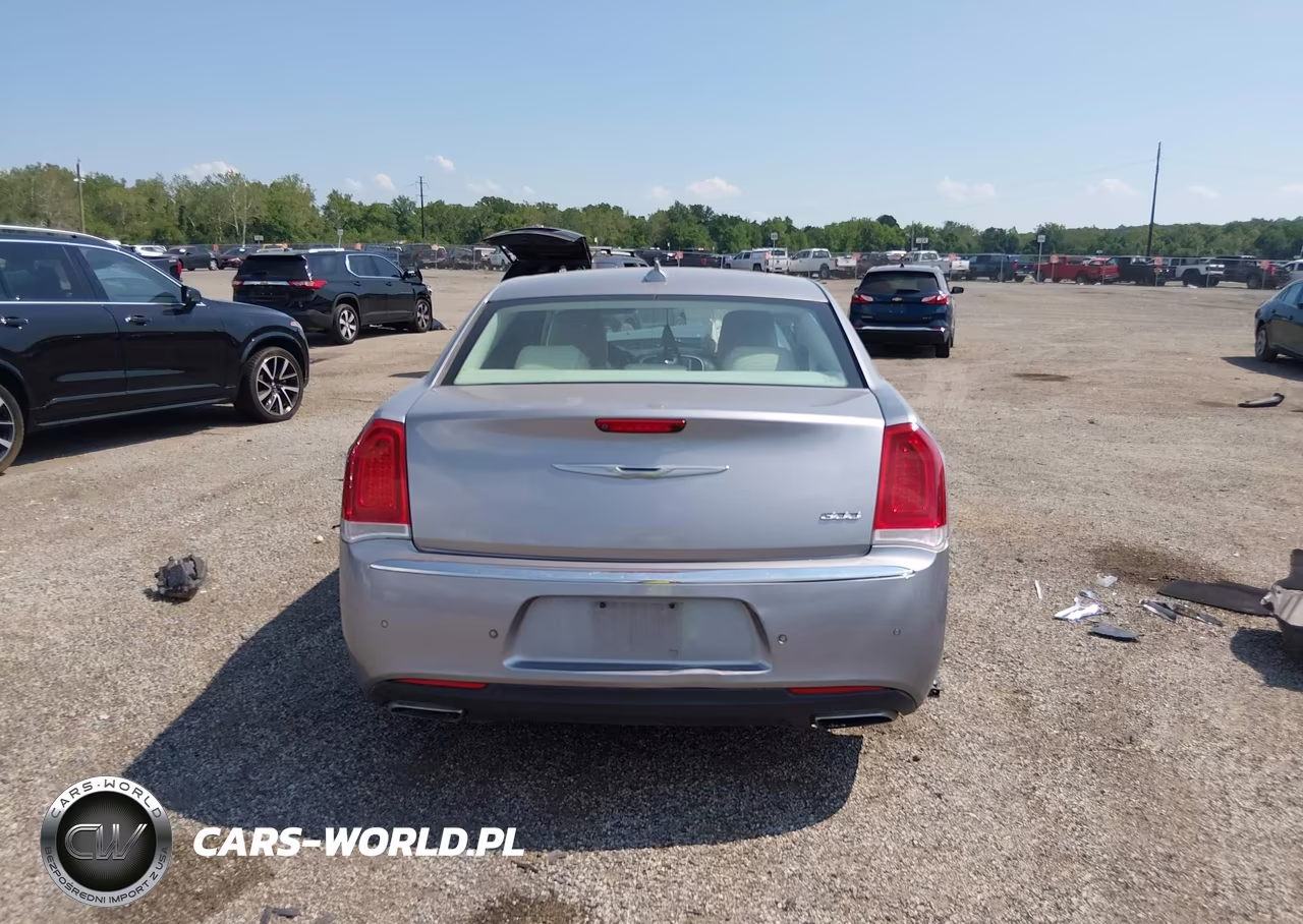 2015 Chrysler 300 Limited VIN:2C3CCAAG4FH893806 - 16