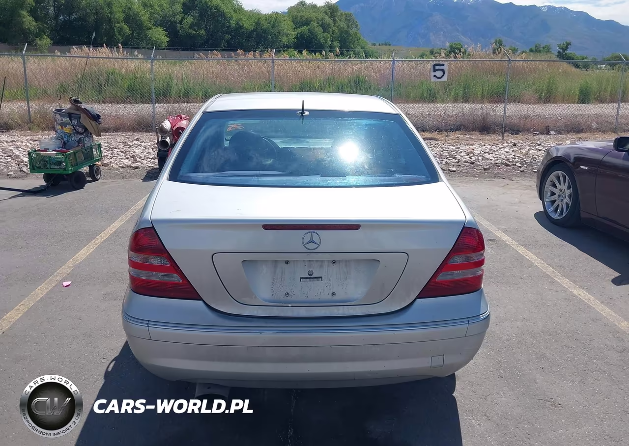2005 Mercedes-Benz C 230K Sport Sedan VIN:WDBRF40J05F636412 - 16