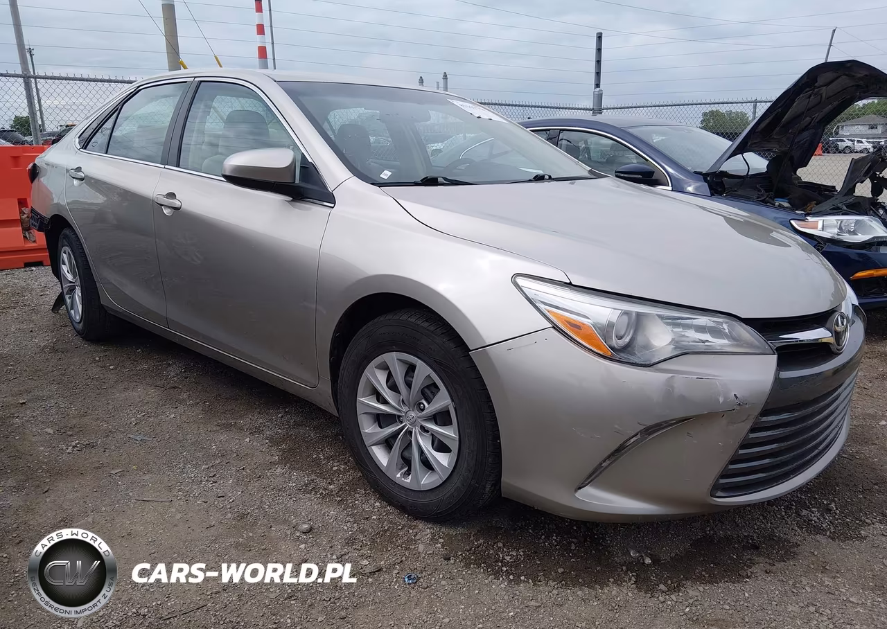 2016 Toyota Camry Le – zdjęcie 1 z 16