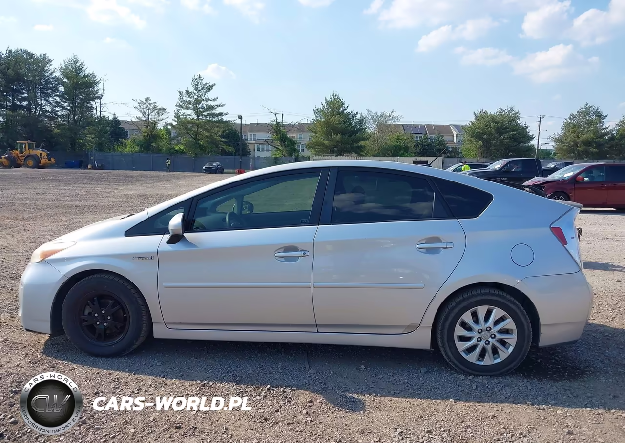 2012 Toyota Prius Three VIN:JTDKN3DU1C5438767 - 14