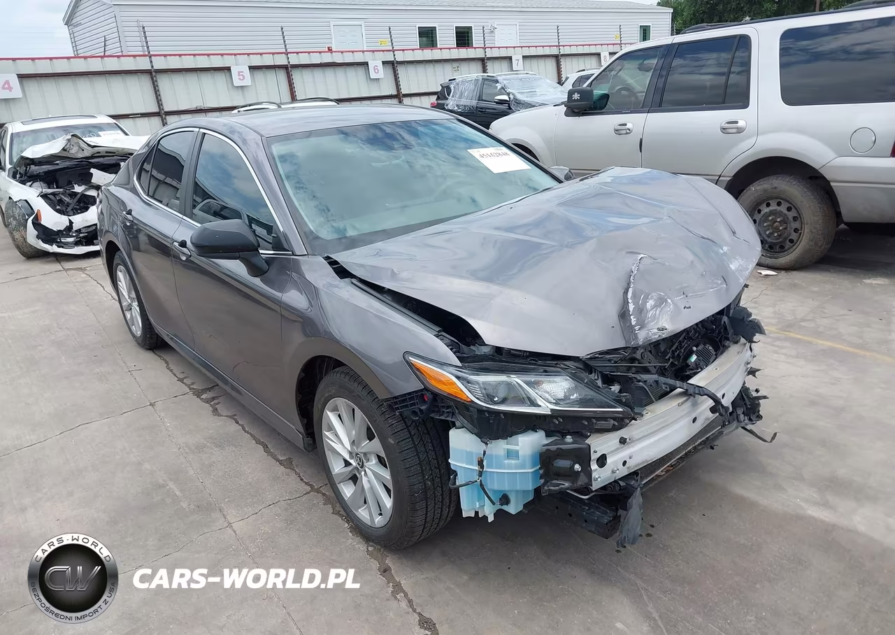 2021 Toyota Camry Le – zdjęcie 1 z 20