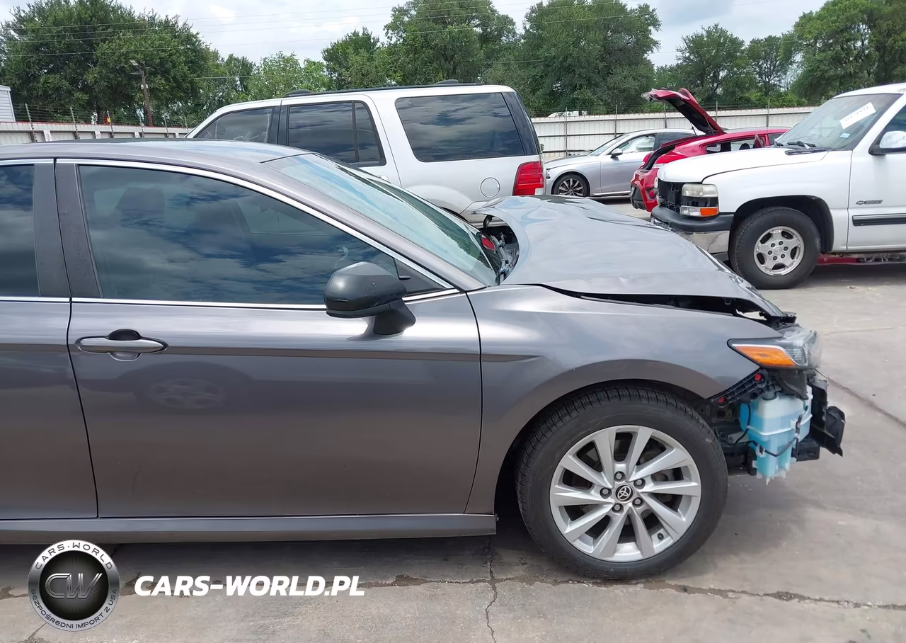 2021 Toyota Camry Le VIN:4T1C11AK1MU447964 - 18
